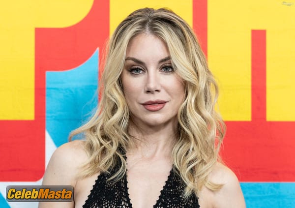 Jennifer Holland Photo Gallery: Shows Off Her Hot Booty And Figure At “peacemaker” photo 28