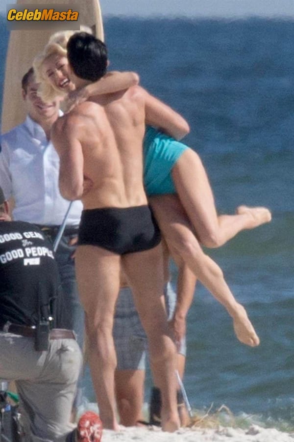 Julianne Hough Photos: In A Swimsuit On The Set Of ‘bigger’ Orange Beach photo 6