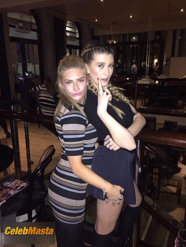 Isabel Hodgins Gallery: Hot Photos photo 1