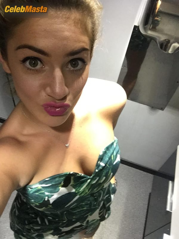 Isabel Hodgins Gallery: Hot Photos photo 4