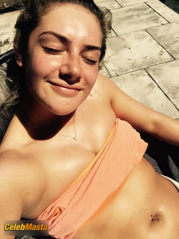 Isabel Hodgins Gallery: Hot Photos photo 7