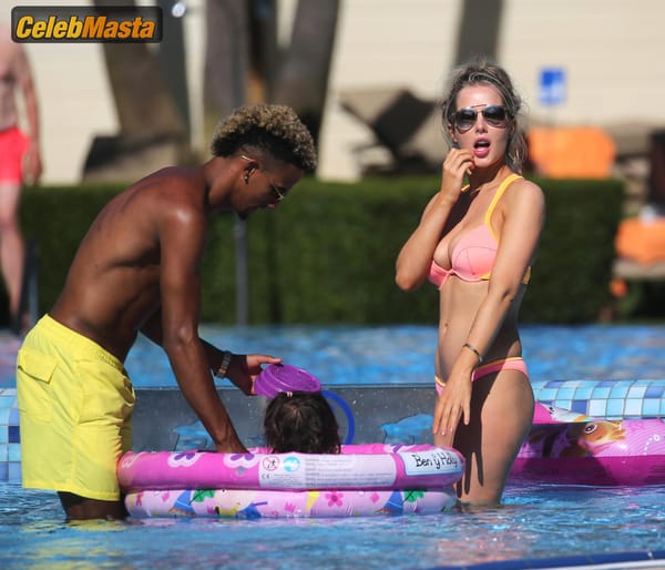 Photo Gallery: Helen Flanagan In The Pool In Majorca photo 5