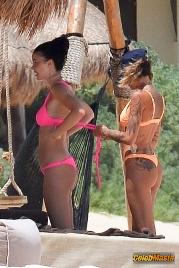 Jayde Nicole Photo Gallery: Enjoying A Day At The Beach While On Vacation In Tulum photo 7