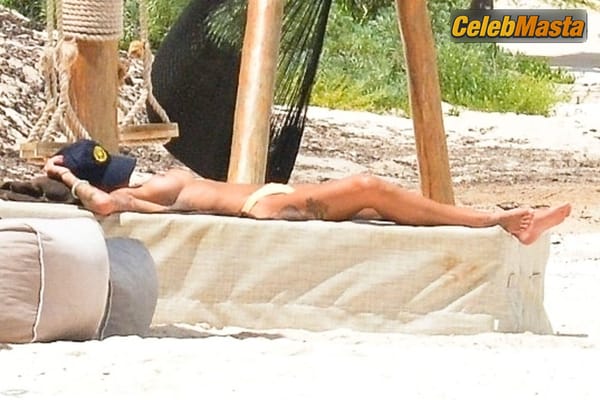 Jayde Nicole Photo Gallery: Enjoying A Day At The Beach While On Vacation In Tulum photo 11