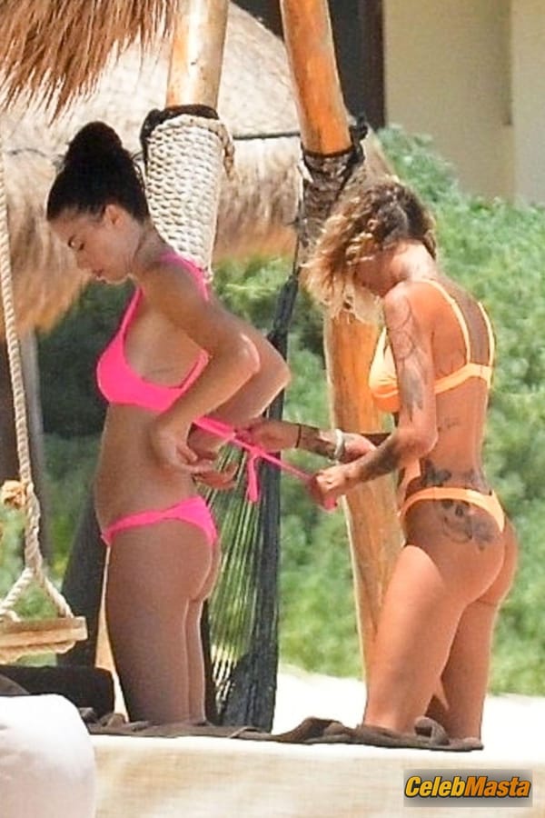 Jayde Nicole Photo Gallery: Enjoying A Day At The Beach While On Vacation In Tulum photo 12