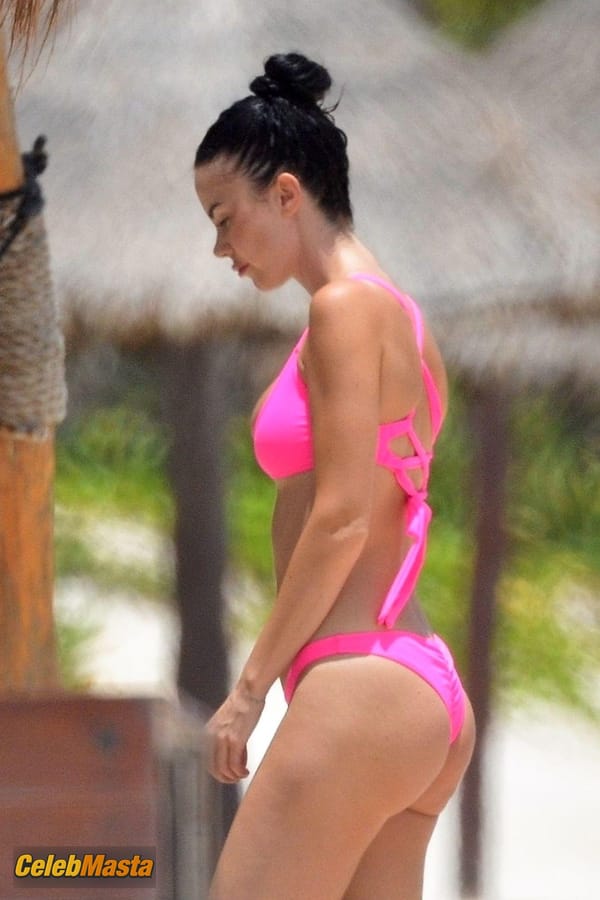 Jayde Nicole Photo Gallery: Enjoying A Day At The Beach While On Vacation In Tulum photo 20