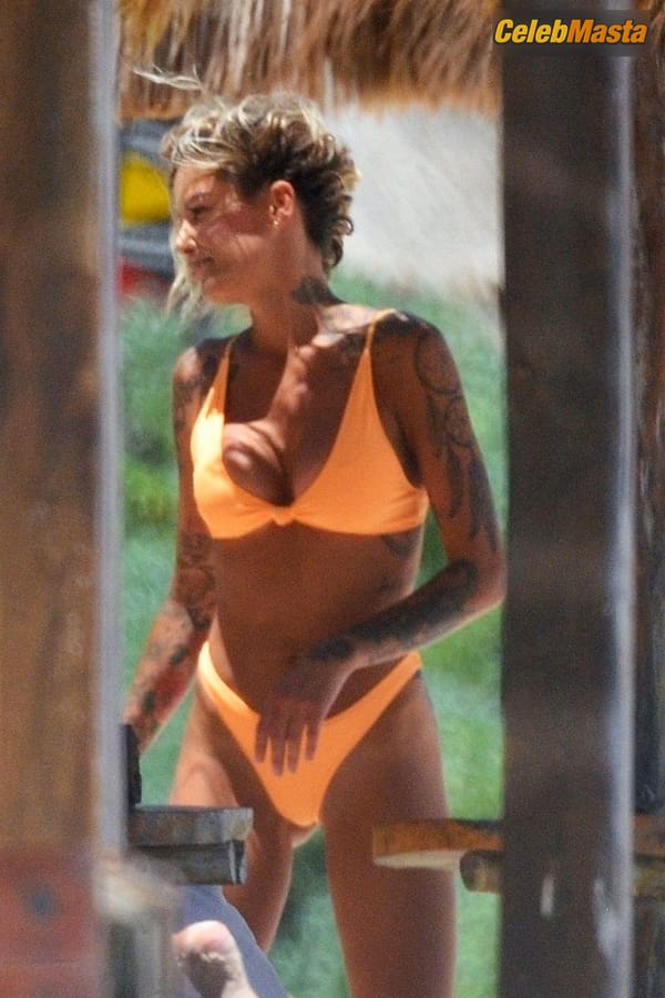 Jayde Nicole Photo Gallery: Enjoying A Day At The Beach While On Vacation In Tulum photo 29