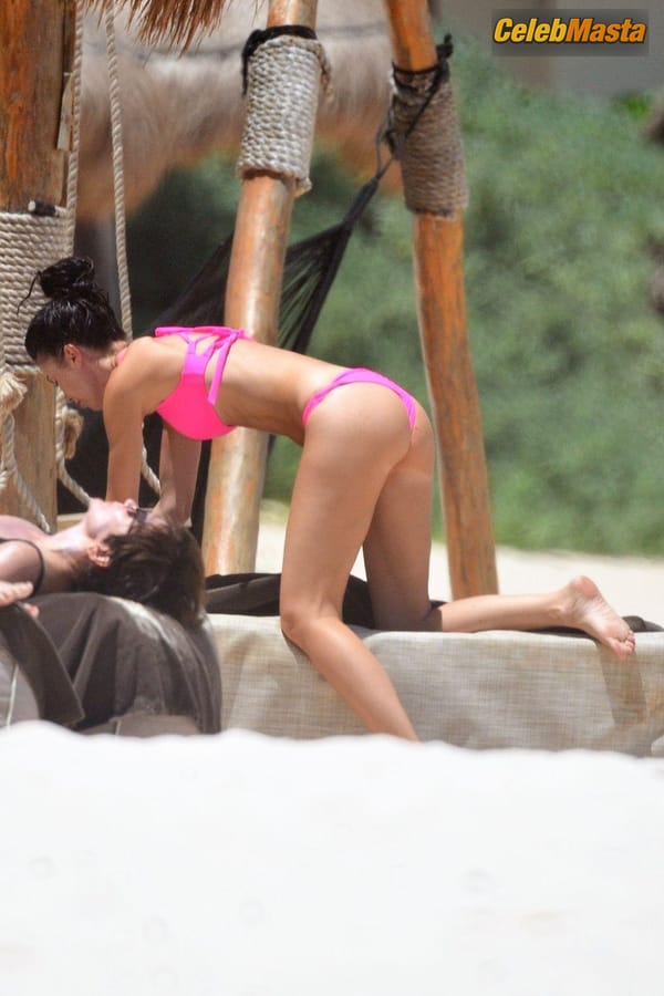 Jayde Nicole Photo Gallery: Enjoying A Day At The Beach While On Vacation In Tulum photo 33
