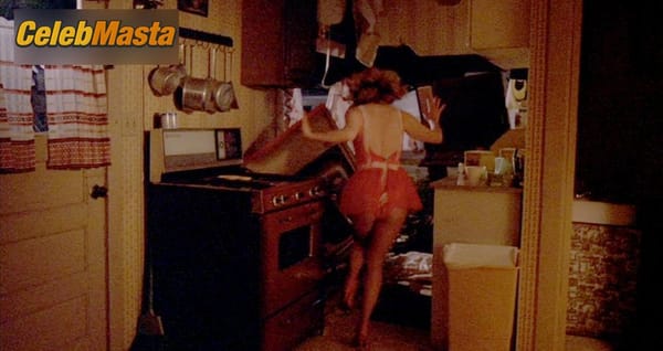 Jennifer Jason Leigh Scene Photos Gallery from Grandview, U.s.a. photo 10
