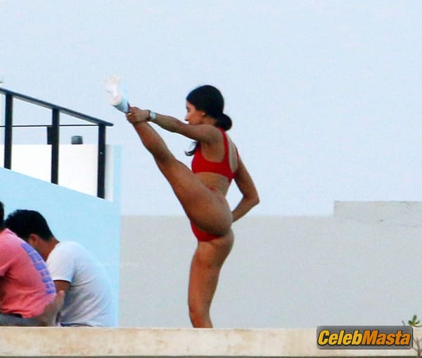 Jen Selter Gallery: Working Out In Bikini In Mexico photo 14