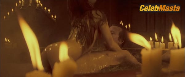 Jennifer Jason Leigh Photo Gallery from Flesh + Blood photo 9