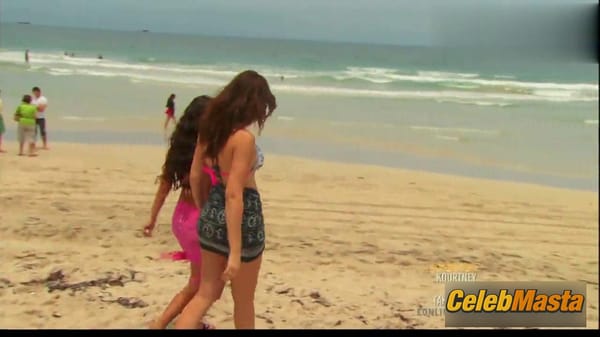 Khloe Kardashian Scene Photos Gallery from Kourtney & Kim Take Miami photo 3