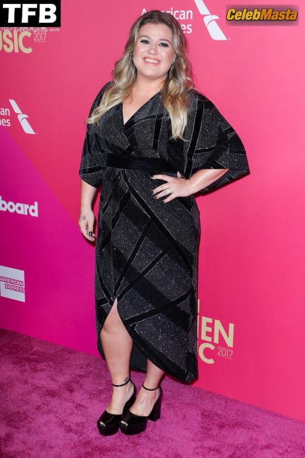 Kelly Clarkson Scene Photos Gallery from The Tonight Show photo 28
