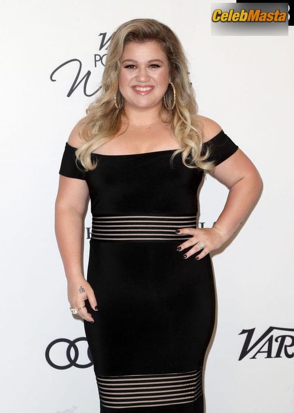 Kelly Clarkson Scene Photos Gallery from The Tonight Show photo 29