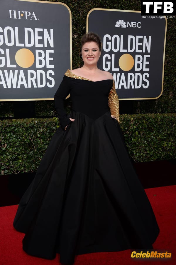 Kelly Clarkson Scene Photos Gallery from The Tonight Show photo 31