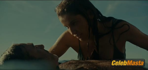 Laetitia Casta Scene Photos Gallery from Une Ile photo 30
