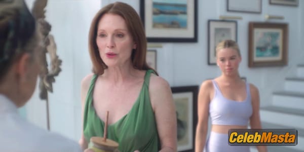 Photo Gallery: Julianne Moore in Sirens photo 22
