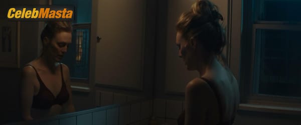 Photo Gallery: Julianne Moore in Sirens photo 61