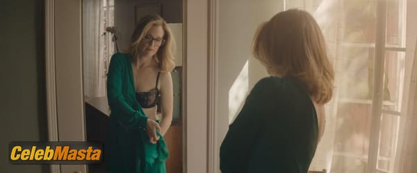Photo Gallery: Julianne Moore in Sirens photo 71