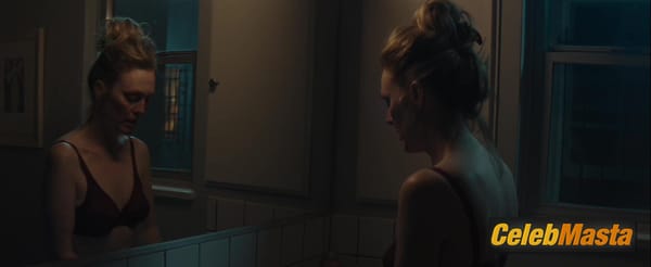 Photo Gallery: Julianne Moore in Sirens photo 79
