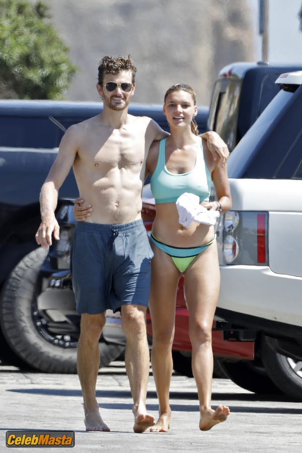 Kelly Rohrbach Photo Set: Takes Her Boyfriend Steuart Walton For A Run On The Beach photo 31