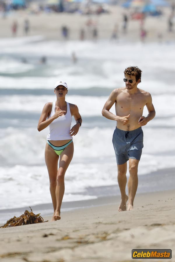 Kelly Rohrbach Photo Set: Takes Her Boyfriend Steuart Walton For A Run On The Beach photo 33