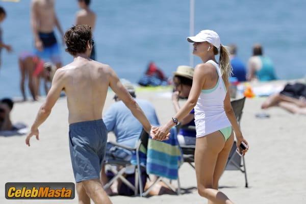 Kelly Rohrbach Photo Set: Takes Her Boyfriend Steuart Walton For A Run On The Beach photo 45
