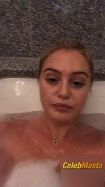 Iskra Lawrence Gallery: Flashes Boob In The Bathroom While She Was Live On Instagram photo 5