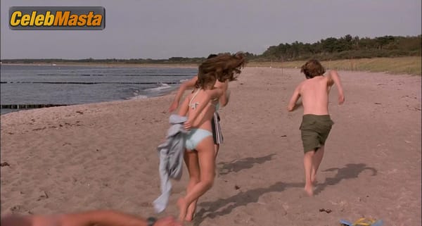 Michelle Trachtenberg Scene Photos Gallery from Eurotrip photo 20