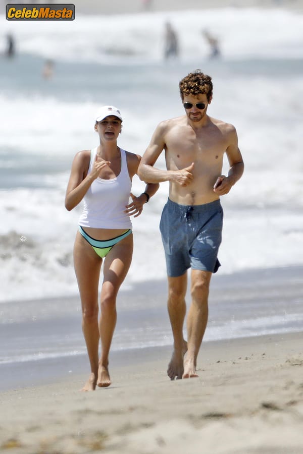 Kelly Rohrbach Gallery: Takes Her Boyfriend Steuart Walton For A Run On The Beach photo 9