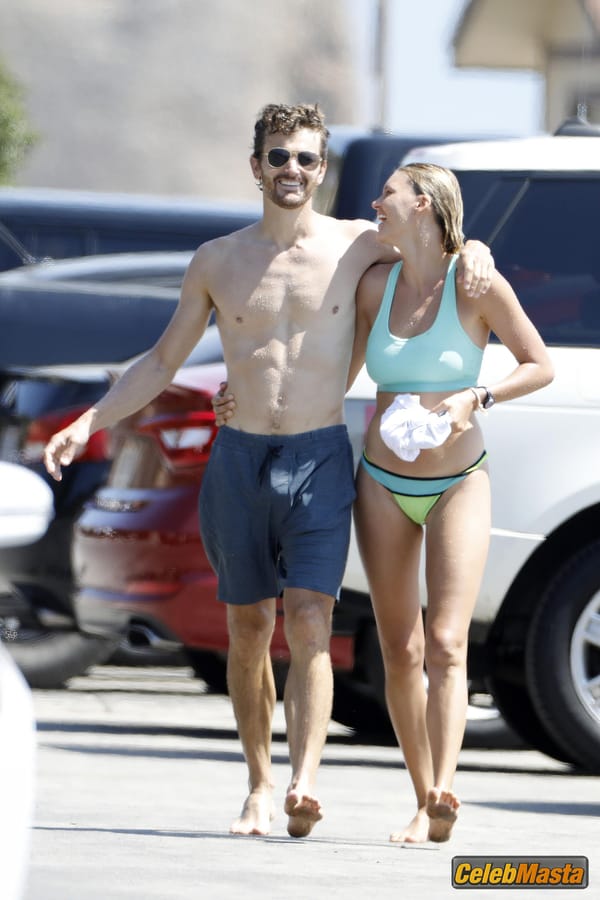 Kelly Rohrbach Gallery: Takes Her Boyfriend Steuart Walton For A Run On The Beach photo 34