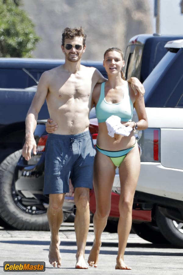 Kelly Rohrbach Gallery: Takes Her Boyfriend Steuart Walton For A Run On The Beach photo 36