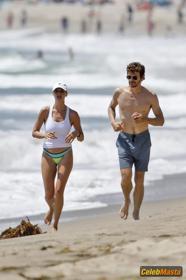 Kelly Rohrbach Gallery: Takes Her Boyfriend Steuart Walton For A Run On The Beach photo 46