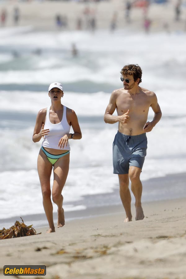 Kelly Rohrbach Gallery: Takes Her Boyfriend Steuart Walton For A Run On The Beach photo 52