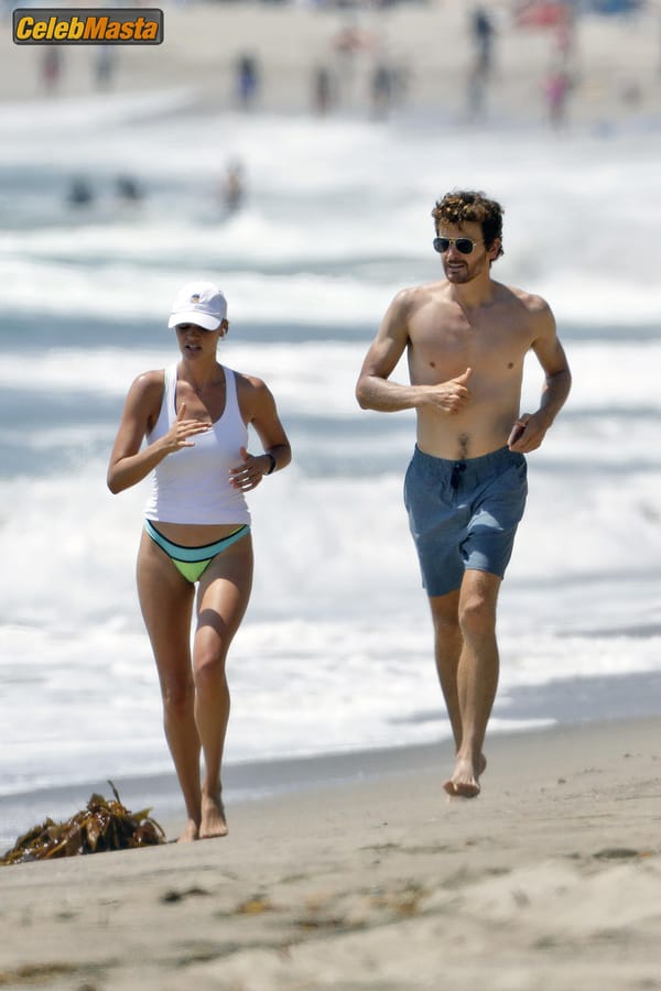 Kelly Rohrbach Gallery: Takes Her Boyfriend Steuart Walton For A Run On The Beach photo 57