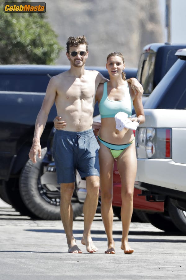 Kelly Rohrbach Gallery: Takes Her Boyfriend Steuart Walton For A Run On The Beach photo 58