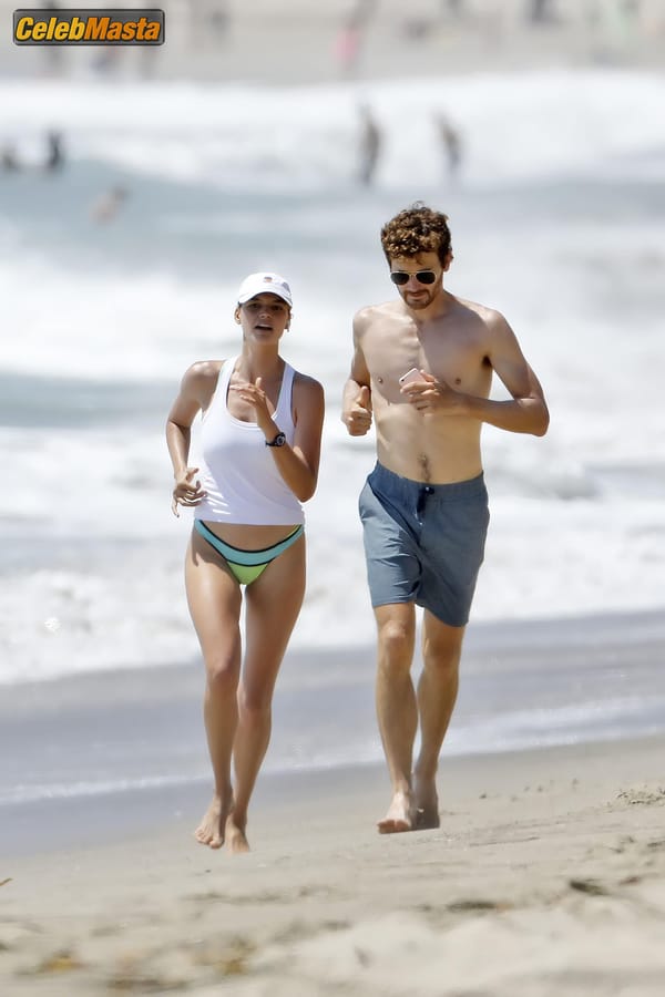 Kelly Rohrbach Gallery: Takes Her Boyfriend Steuart Walton For A Run On The Beach photo 63