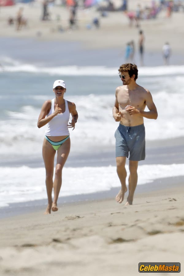 Kelly Rohrbach Gallery: Takes Her Boyfriend Steuart Walton For A Run On The Beach photo 64