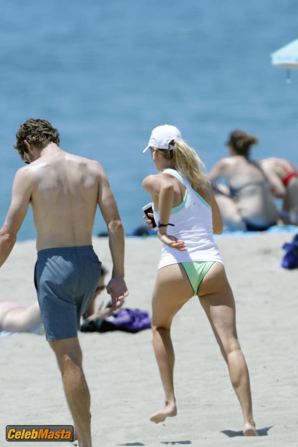 Kelly Rohrbach Gallery: Takes Her Boyfriend Steuart Walton For A Run On The Beach photo 65