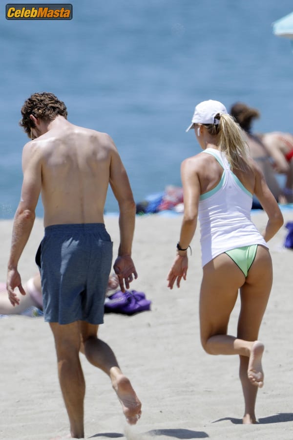 Kelly Rohrbach Gallery: Takes Her Boyfriend Steuart Walton For A Run On The Beach photo 66