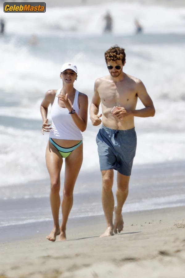 Kelly Rohrbach Gallery: Takes Her Boyfriend Steuart Walton For A Run On The Beach photo 68