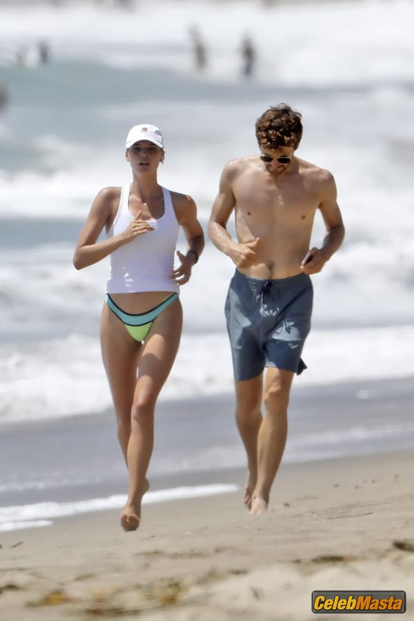 Kelly Rohrbach Gallery: Takes Her Boyfriend Steuart Walton For A Run On The Beach photo 72
