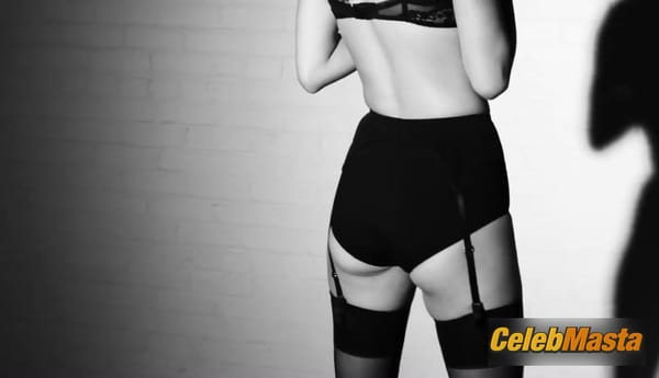 Kendall Jenner Photo Gallery from Love Advent photo 22