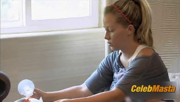Photo Gallery: Kendra Wilkinson in Kendra On Top photo 24