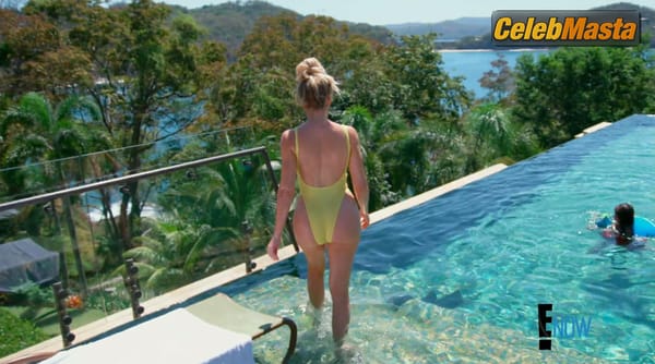 Khloe Kardashian Photos from Keeping Up With The Kardashians photo 25