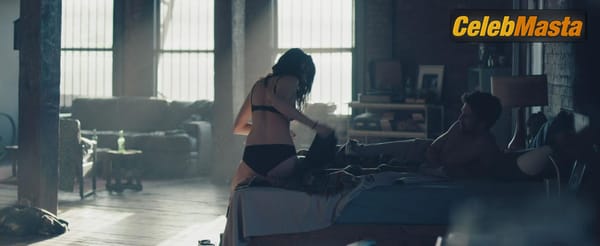 Shailene Woodley Photos from Endings, Beginnings photo 21