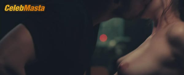 Shailene Woodley Photos from Endings, Beginnings photo 22