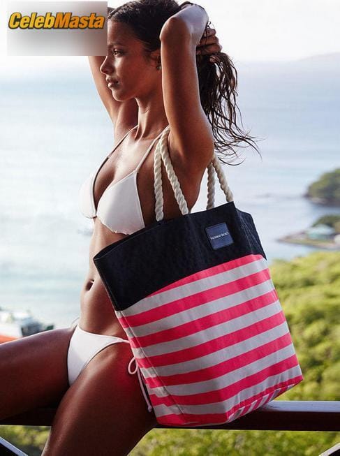 Lais Ribeiro Scene Photos Gallery from Chilanga Surf photo 3