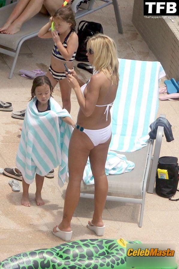 Kate Gosselin Gallery: At The Hollywood Party photo 11