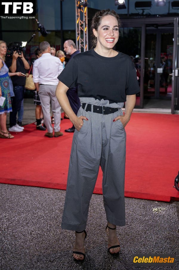 Verena Altenberger Photo Gallery: Hot Photos Collection photo 8